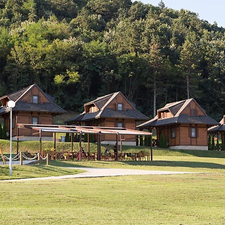 Etno Naselje Vrdnicka Kula Bed & Breakfast Vrdnik Ngoại thất bức ảnh