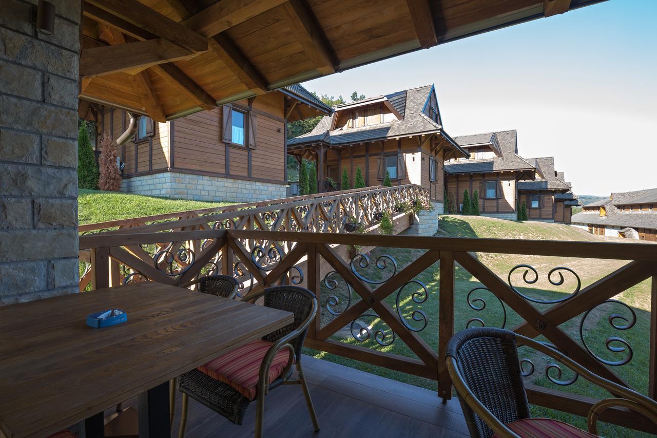 Etno Naselje Vrdnicka Kula Bed & Breakfast Vrdnik Ngoại thất bức ảnh