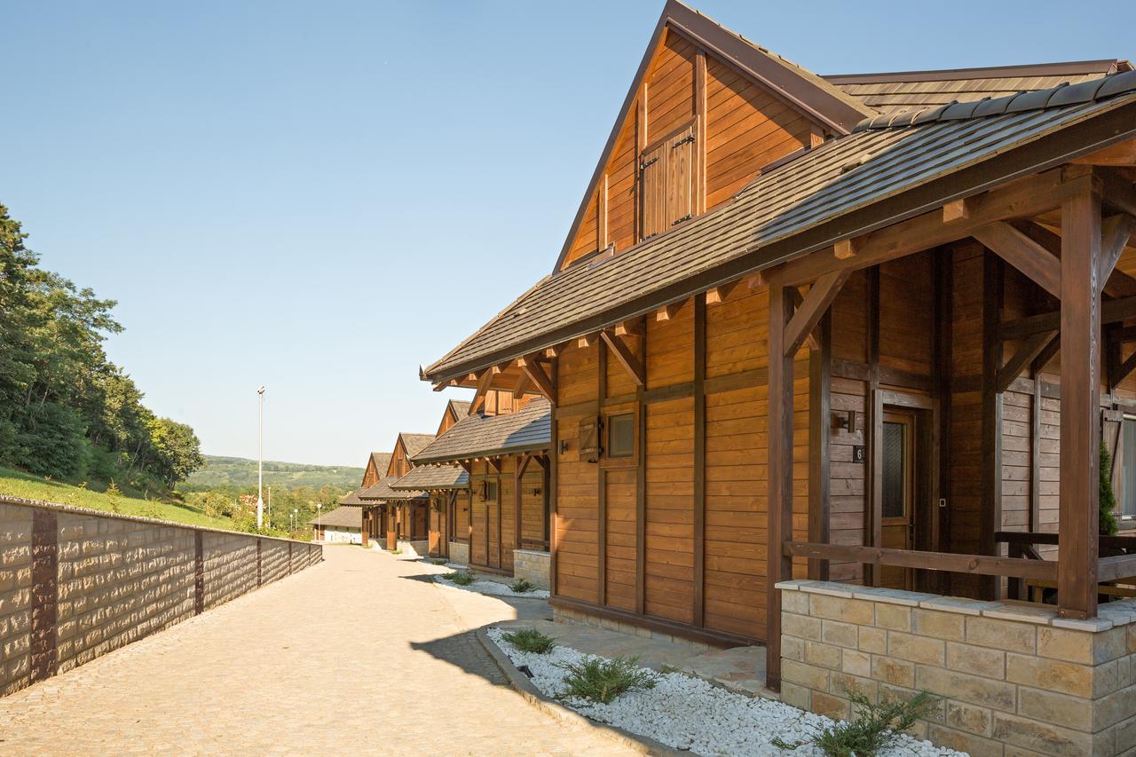 Etno Naselje Vrdnicka Kula Bed & Breakfast Vrdnik Ngoại thất bức ảnh