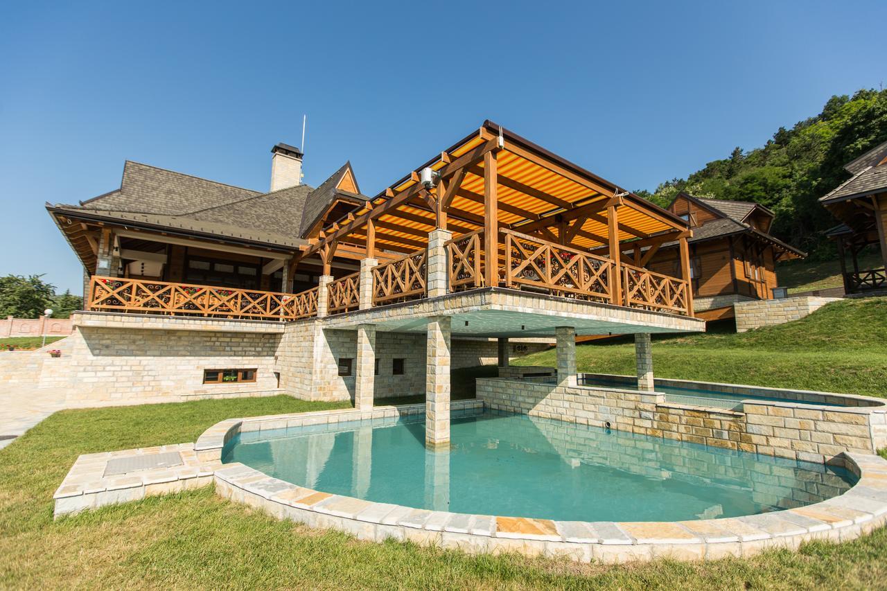 Etno Naselje Vrdnicka Kula Bed & Breakfast Vrdnik Ngoại thất bức ảnh