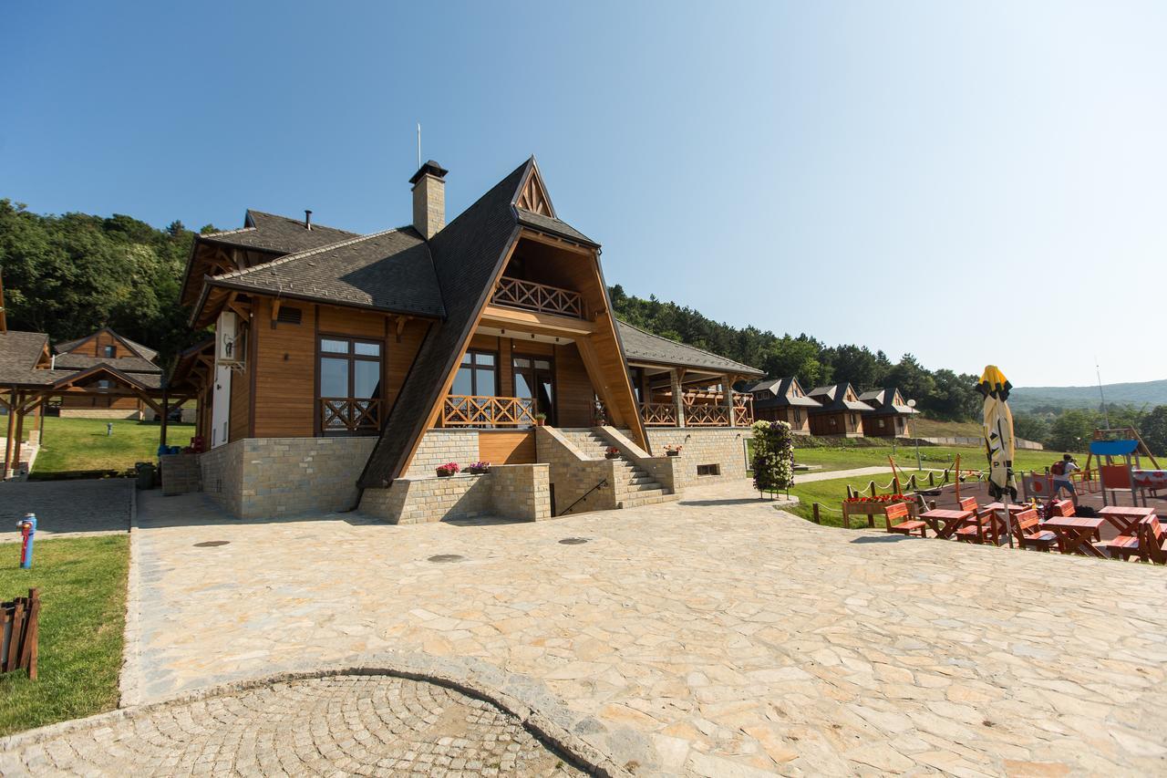 Etno Naselje Vrdnicka Kula Bed & Breakfast Vrdnik Ngoại thất bức ảnh