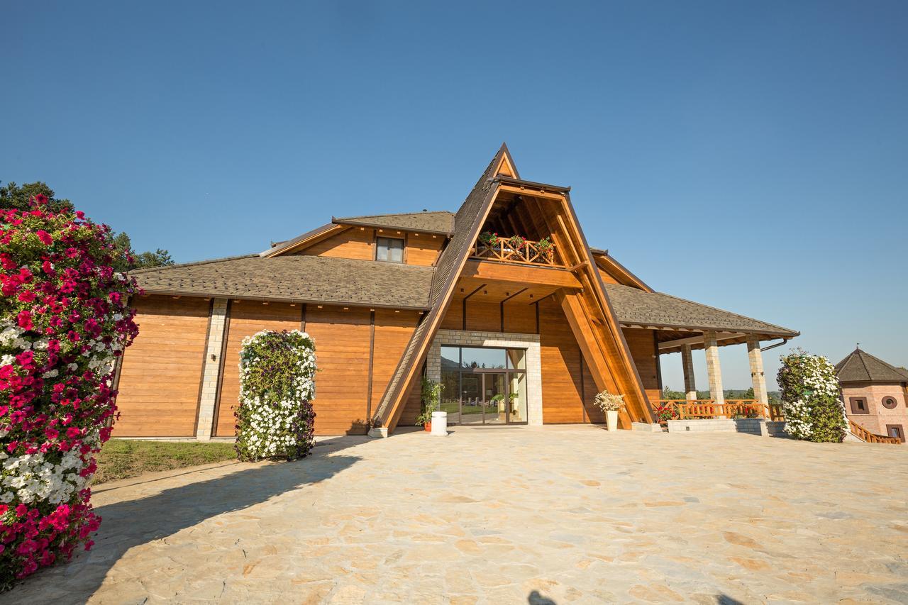 Etno Naselje Vrdnicka Kula Bed & Breakfast Vrdnik Ngoại thất bức ảnh