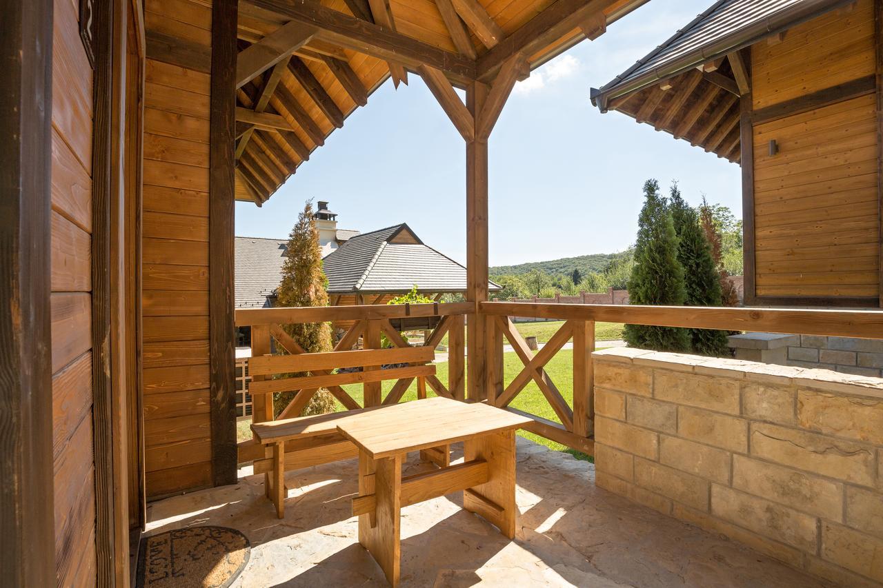 Etno Naselje Vrdnicka Kula Bed & Breakfast Vrdnik Ngoại thất bức ảnh
